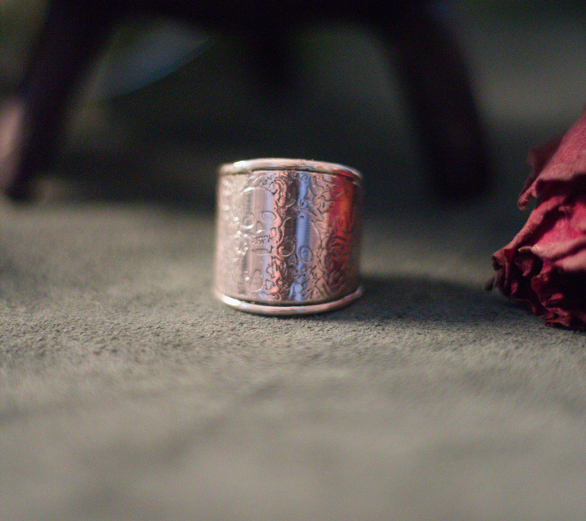 Skulls and Roses Ring - Image 5